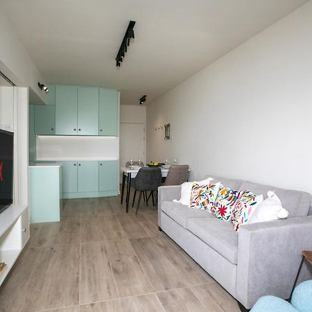 Palmove Luxurious Beachfront Apt Larnaca Exterior photo