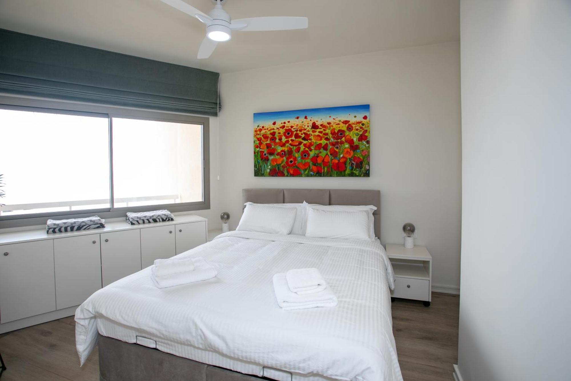 Palmove Luxurious Beachfront Apt Larnaca Exterior photo