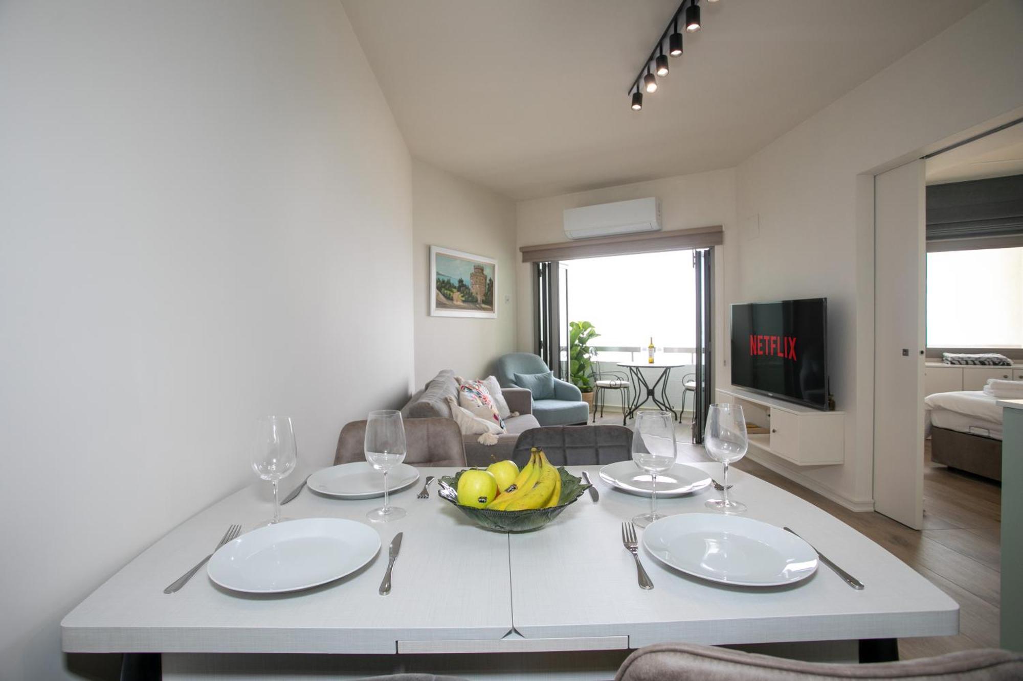 Palmove Luxurious Beachfront Apt Larnaca Exterior photo