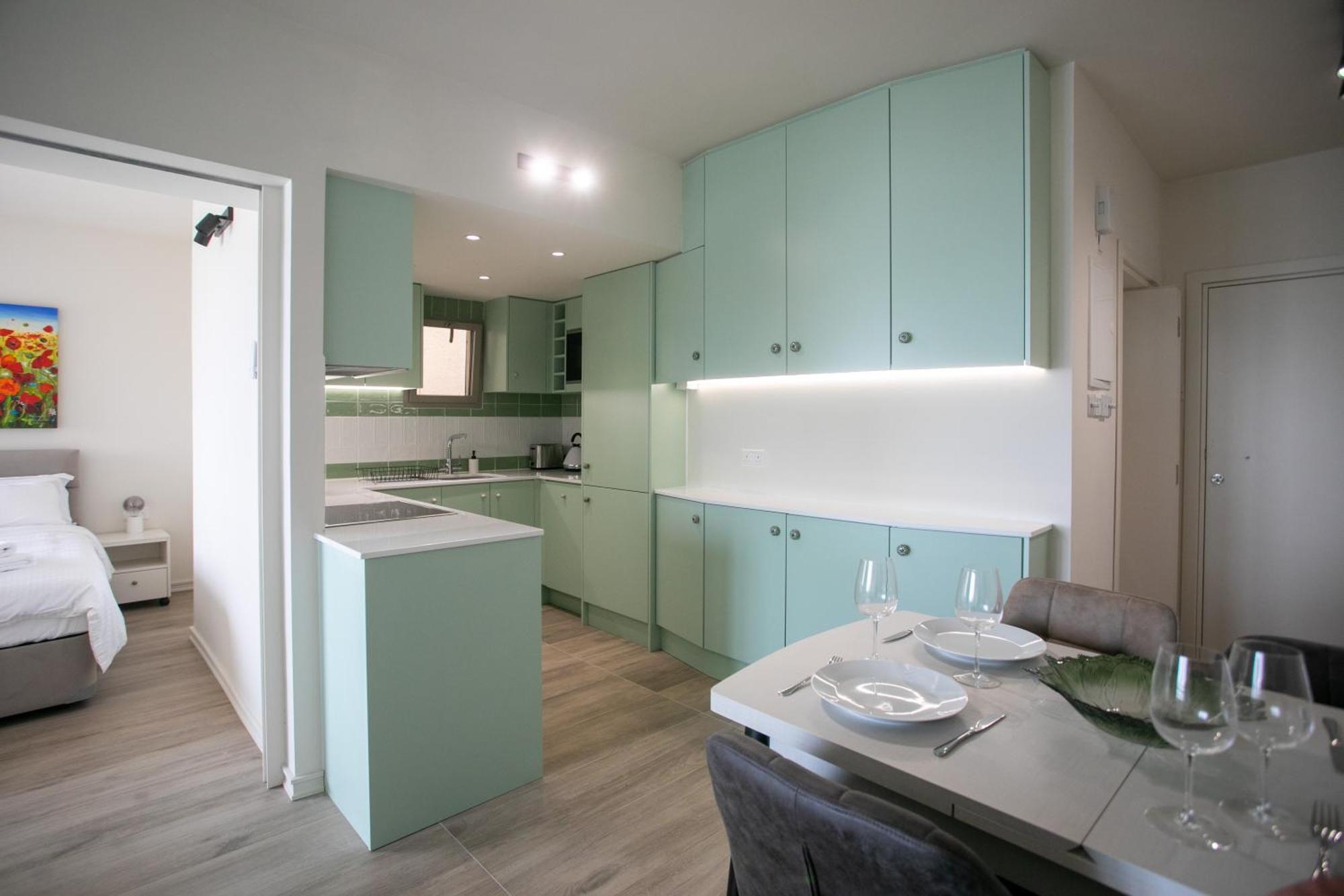 Palmove Luxurious Beachfront Apt Larnaca Exterior photo