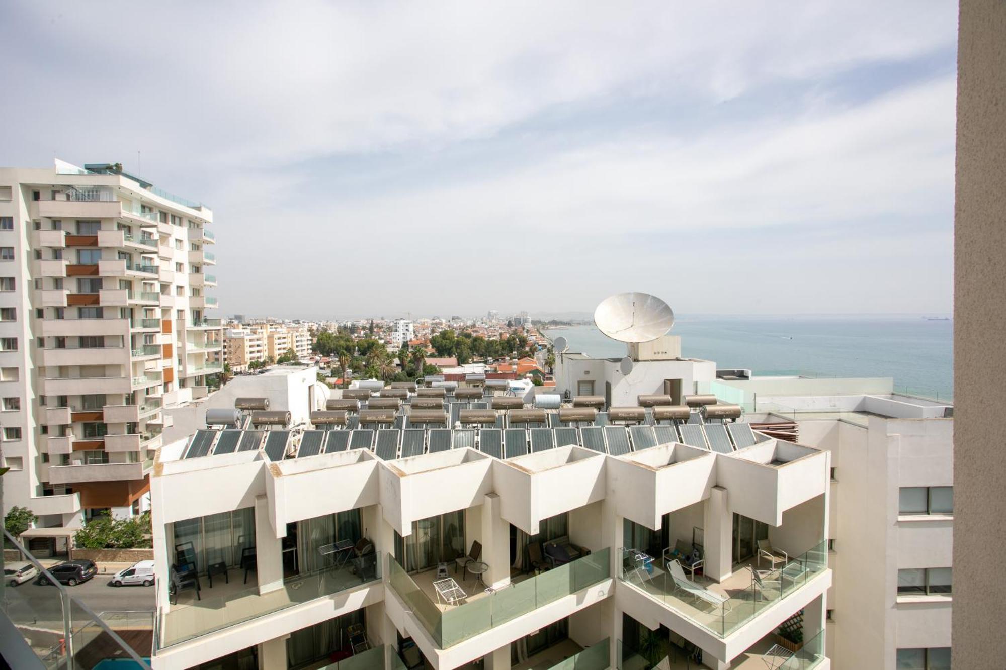 Palmove Luxurious Beachfront Apt Larnaca Exterior photo