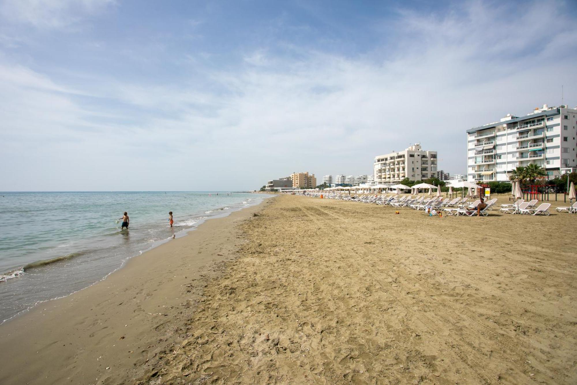 Palmove Luxurious Beachfront Apt Larnaca Exterior photo