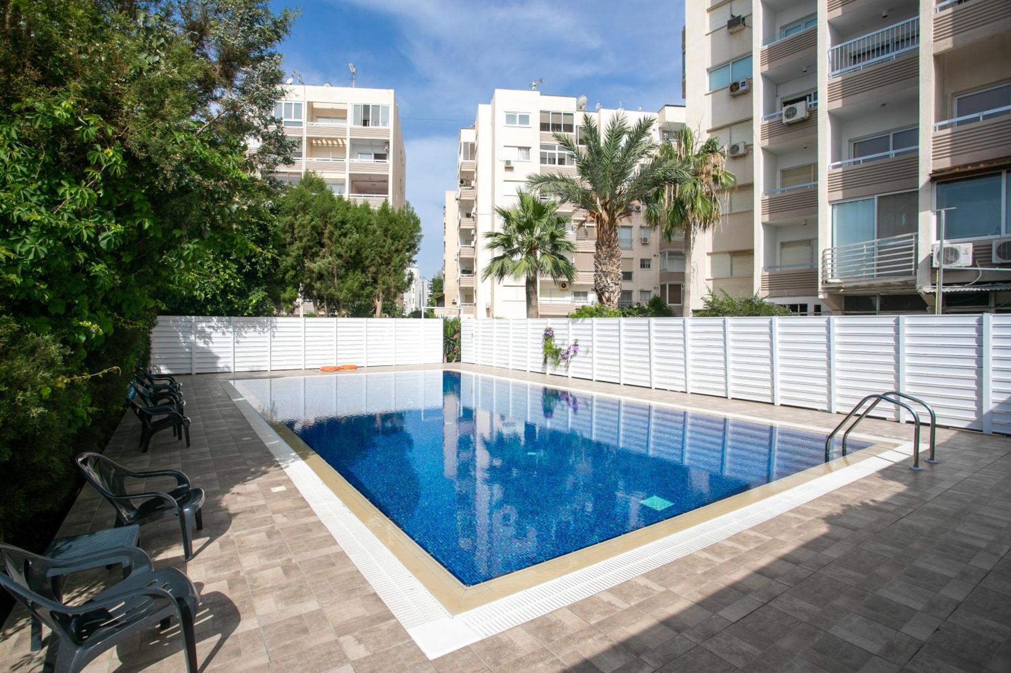 Palmove Luxurious Beachfront Apt Larnaca Exterior photo