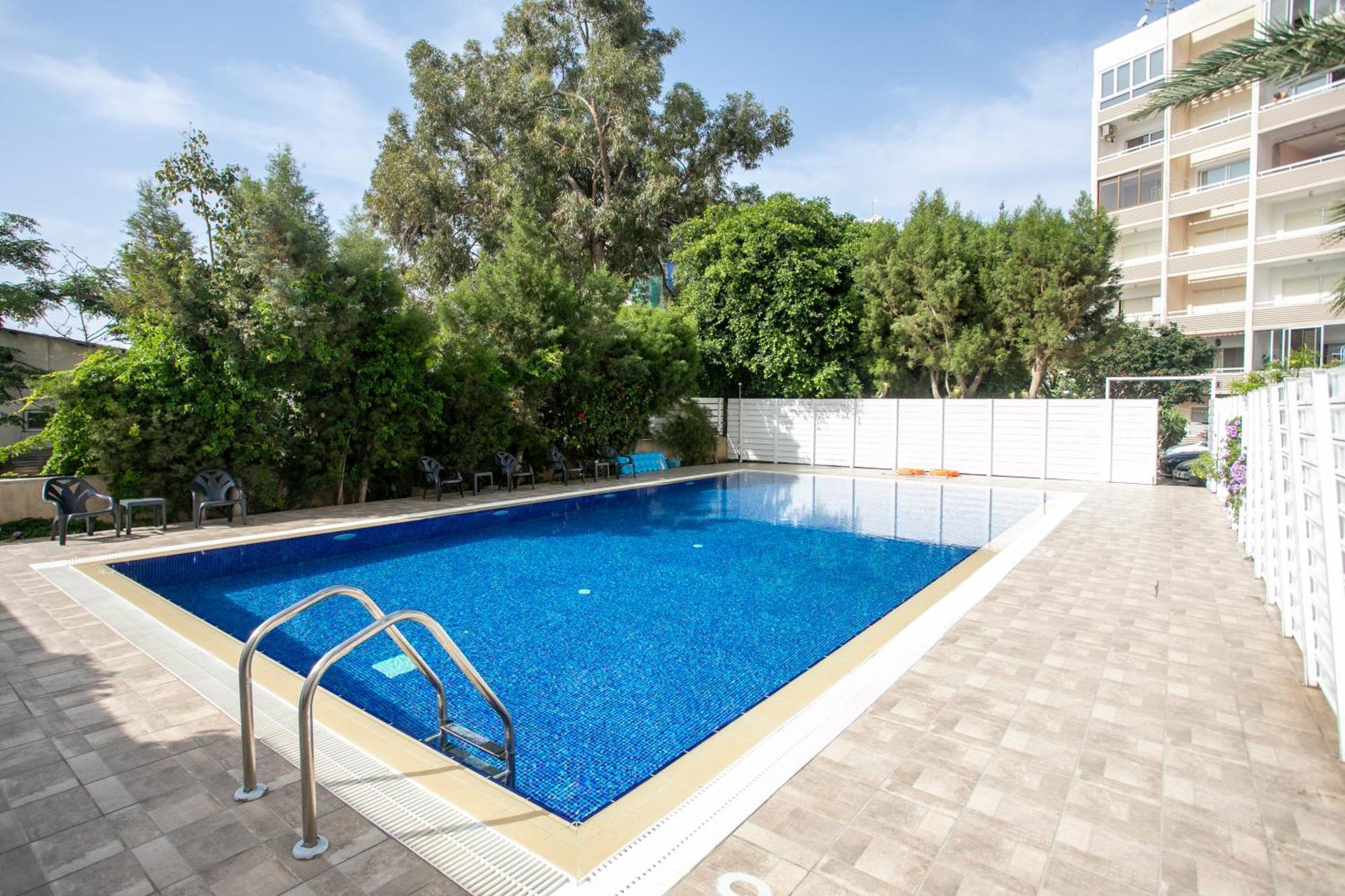 Palmove Luxurious Beachfront Apt Larnaca Exterior photo